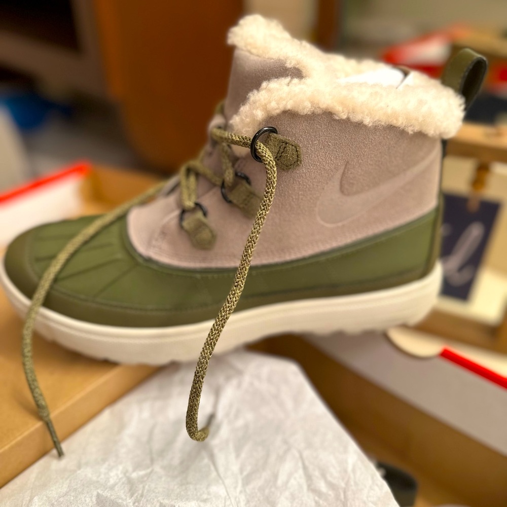 Women's Nike Woodside Chukka 2 Light Taupe Bone 537345 200